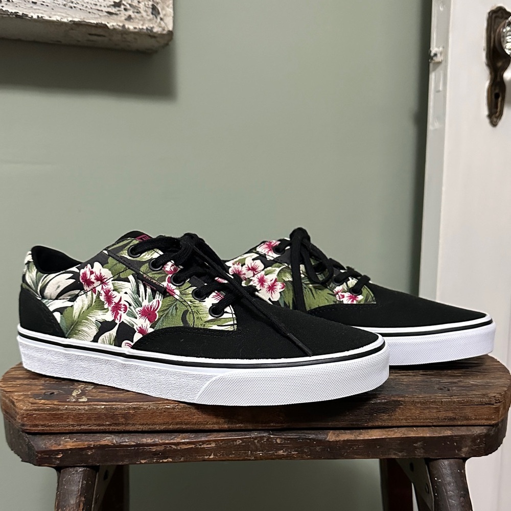 Vans Woman’s Winston Tropical Palm Canvas Sneakers